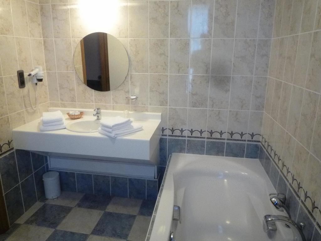 Le Chateau De Rendeux Szoba fotó